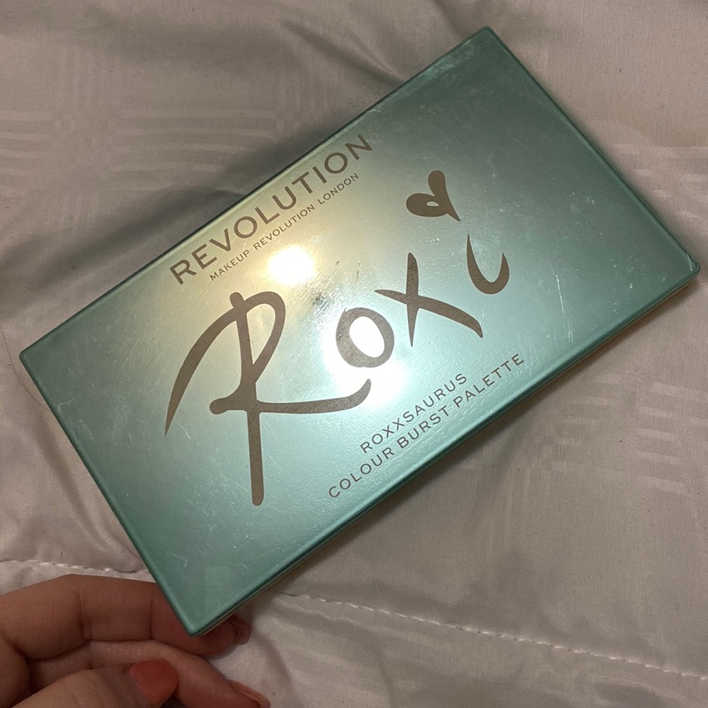 REVOLUTION MAKE UP ROXI PALETTE EYESHADOW